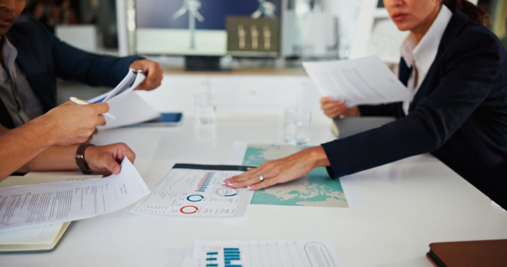 Zielony PR czy realne oszczędności? Co zyskuje firma inwestująca w energię wiatrową?